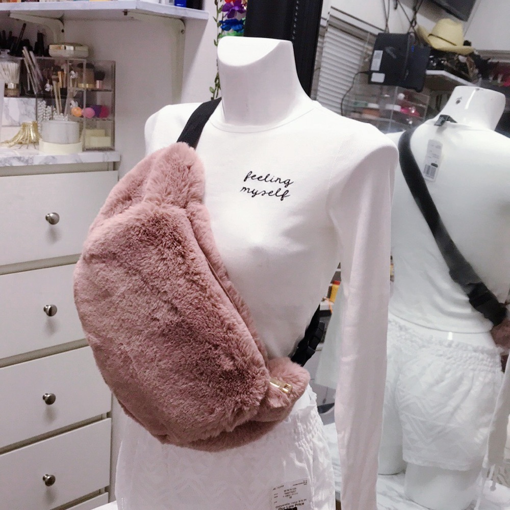 🎉Furry Warm Blush Pink Fannie Waist Purse Bag🎉
